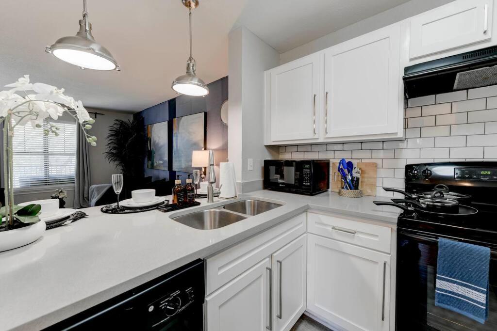 6 Min To Dt~Pool~Free Parking~2King Bed & 2Bath Apartment Austin Exterior photo